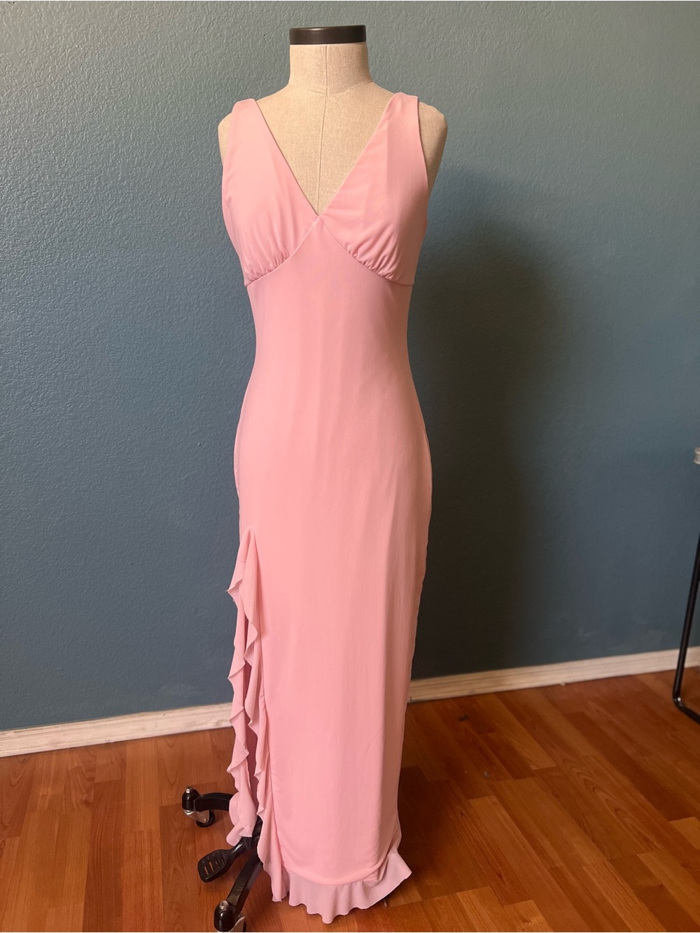 New‎ with tags Elegant Pink V-Neck Ruffle Hem high slit Maxi ruffled Dress